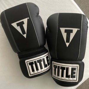 Title boxing gloves, T-shirt and wraps